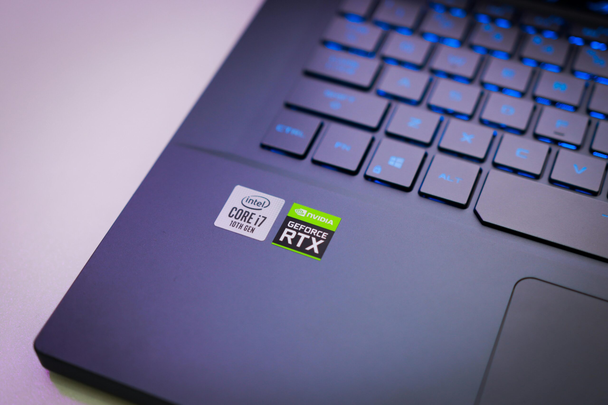 ilustrasi laptop gaming