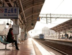 Tren Harga Serum Wajah Lokal: Apa yang Membuatnya Begitu Populer?