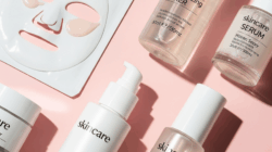 Rangkaian produk Skincare seperti serum, sunscreen, dan toner dalam kemasan