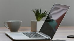 Laptop AI dengan NPU terbaru untuk mahasiswa