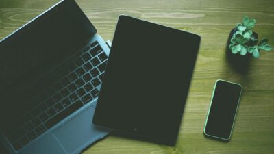 Harga Gadget Offline Terbaru 2025 di Pasaran: Panduan Lengkap Beli Smartphone, Laptop, dan Tablet di Toko Fisik